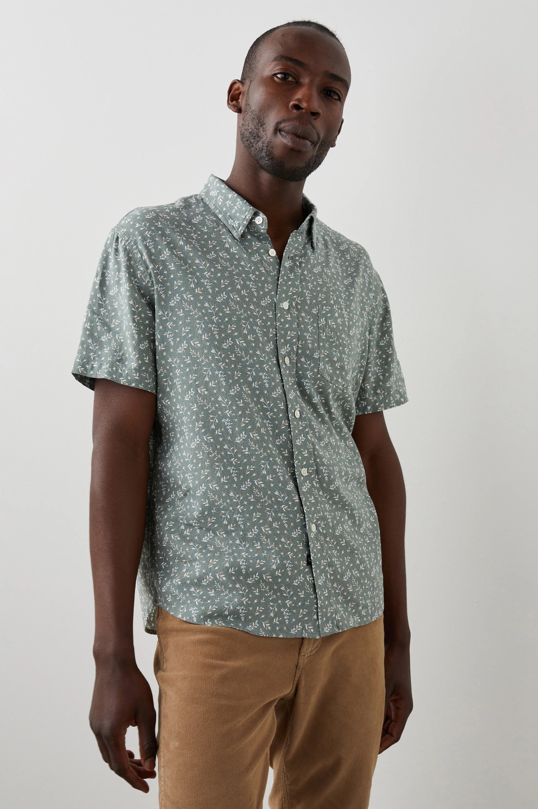 Rails Olive Acorn Floral Print Short Sleeve Button Up Shirt Taelor.Style Rails Olive Acorn Floral Print Short Sleeve Button Up Shirt Taelor.Style