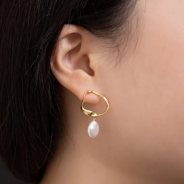 Olivia Yao Snow Pearl Ripple Earring