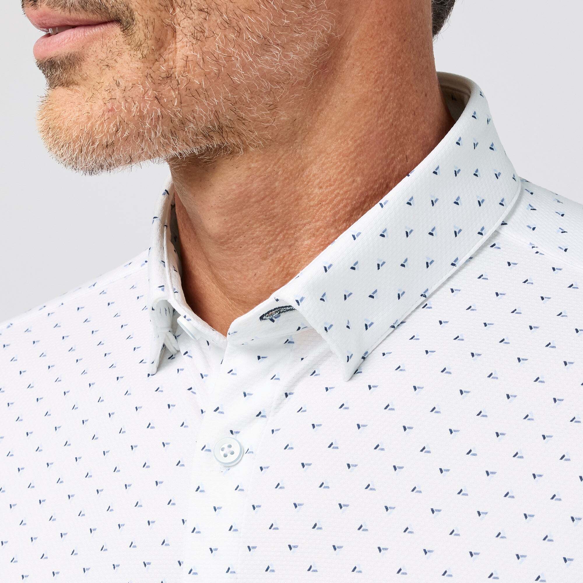 Wholesale,Mizzen + Main, Mizzen + Main White Triangle Print No-Tuck Trim Shirt, White, Extra Large-49-TagXL