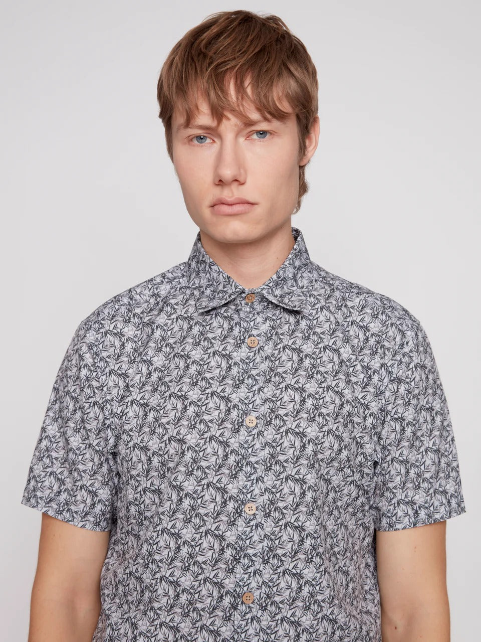 Wholesale,Projek Raw, Projek Raw Grey/Black Foliage Print Short Sleeve 4 Way Stretch Shirt, Grey, Large-46-TagL